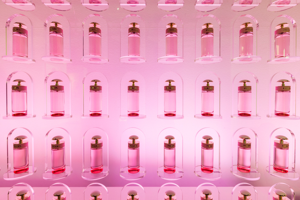 Prada Infinity Box, installazione retail per il lancio della fragranza Prada Candy